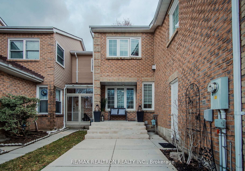 1039-rowntree-crescent-pickering-ontario-e13061676