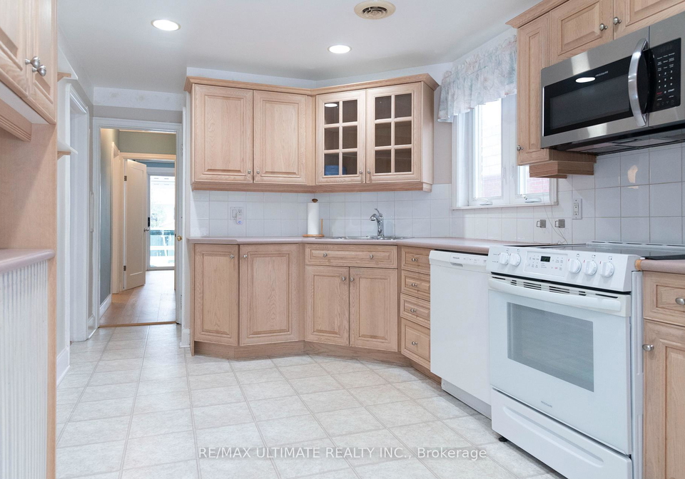 7-joanith-upper-drive-east-york-ontario-e13070858