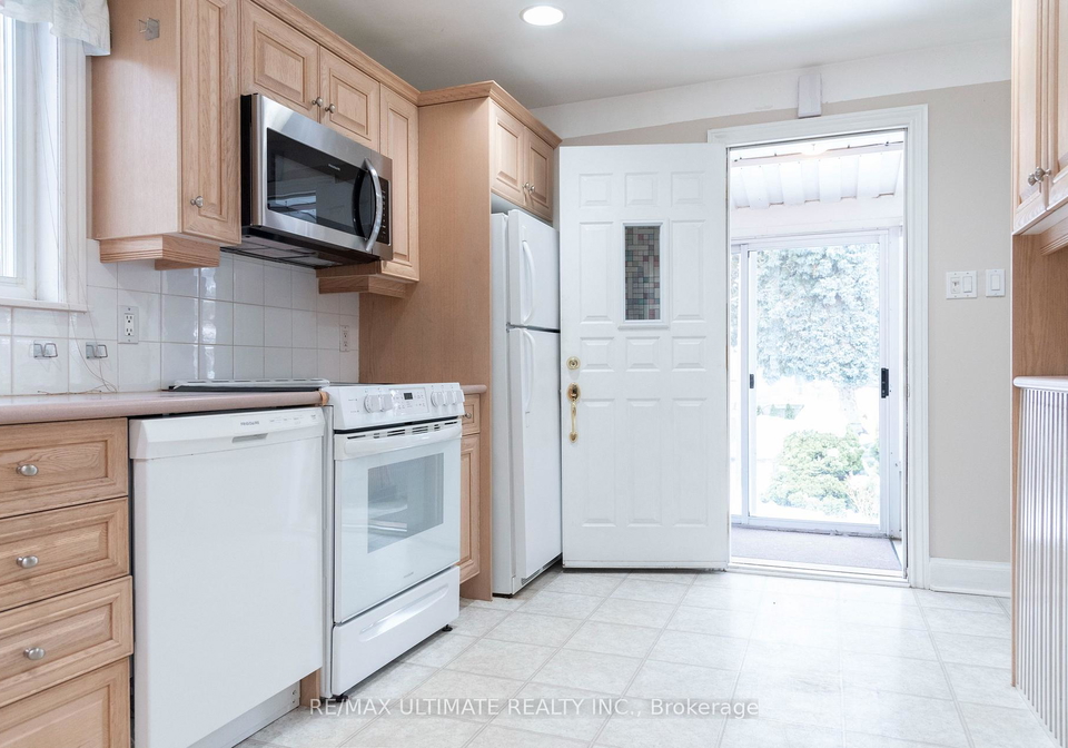 7-joanith-upper-drive-east-york-ontario-e13070858