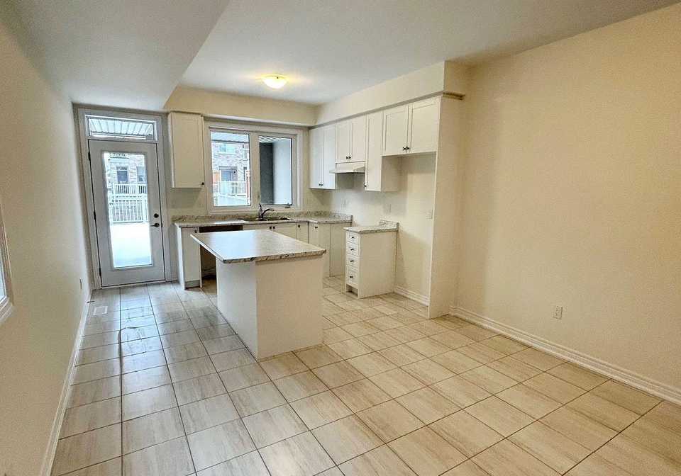 939-crowsnest-hollow-pickering-ontario-e13071726