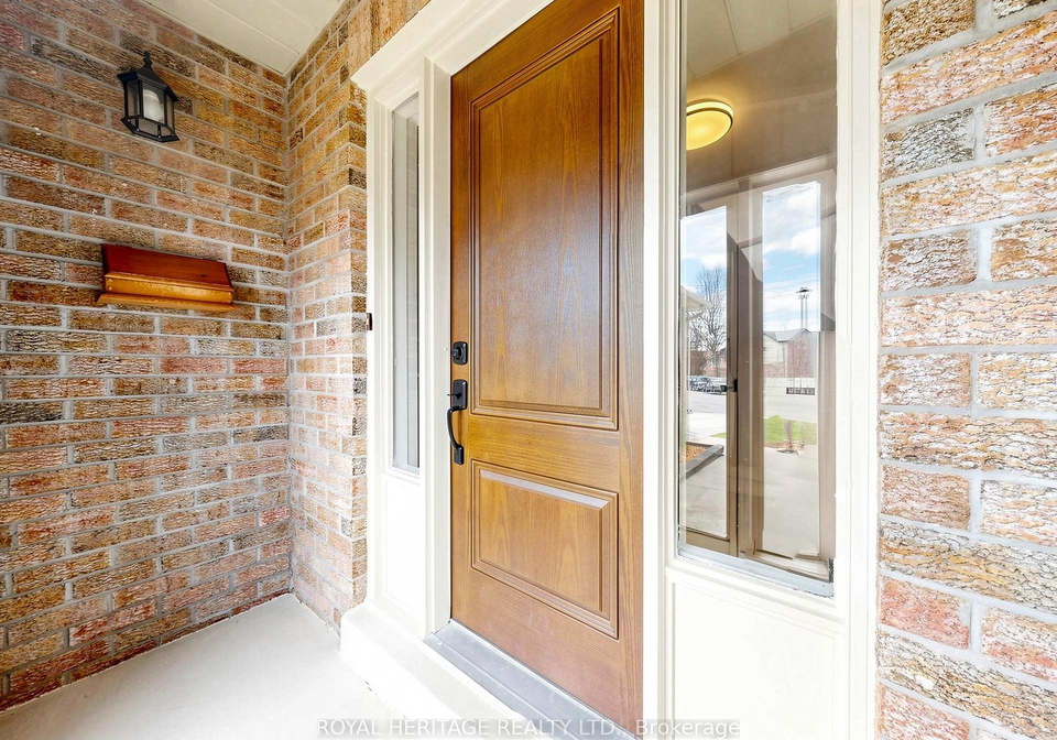 1237-fieldstone-circle-n-pickering-ontario-e13071890