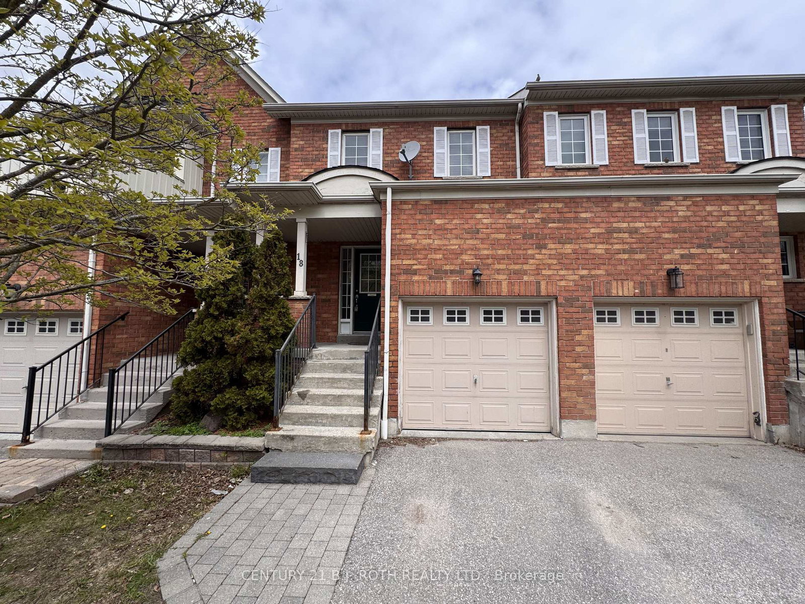 sprucedale-way-whitby-ontario-e13075358