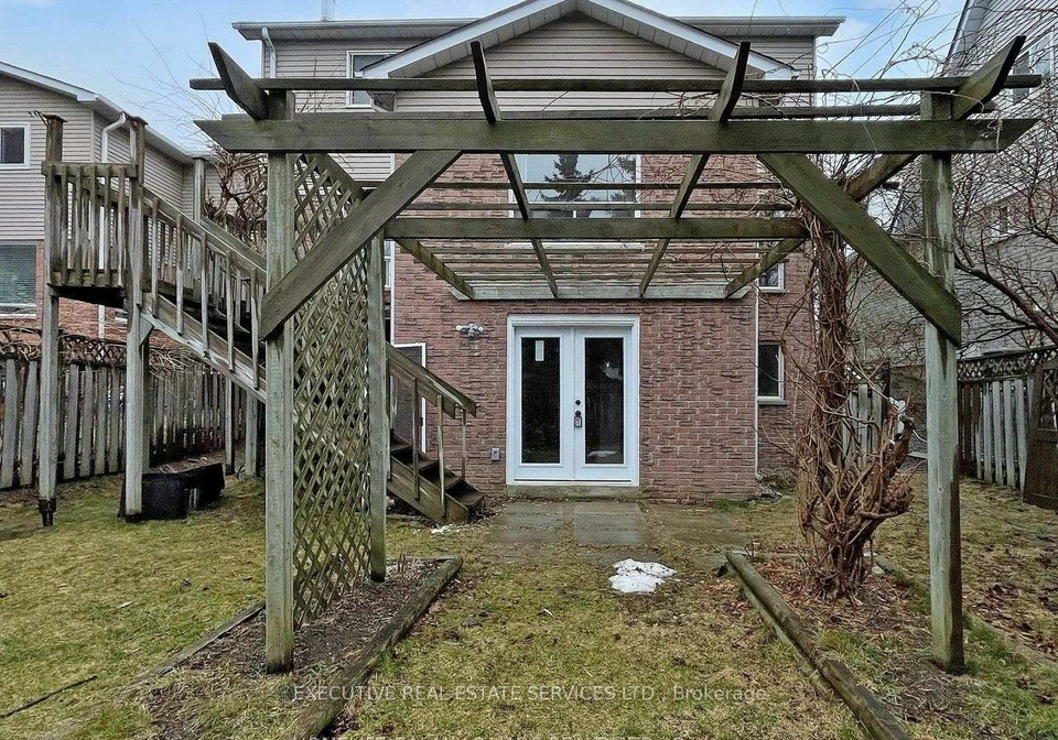11-upland-drive-whitby-ontario-e13080692
