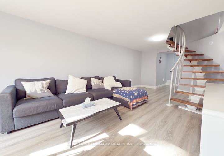 81-ed-square-scarborough-ontario-e13082176