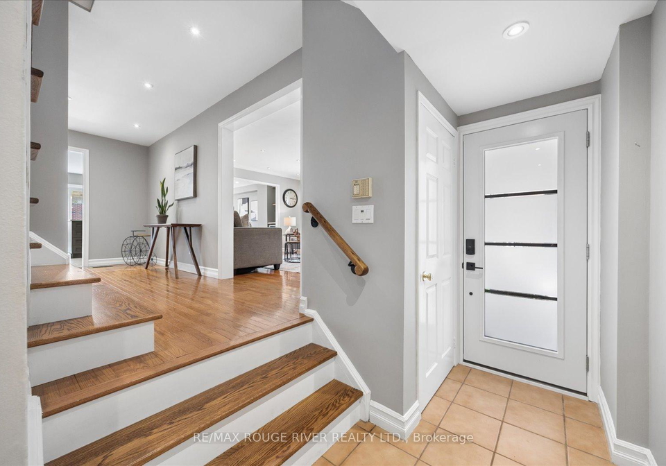 1014-redbird-crescent-pickering-ontario-e13082688