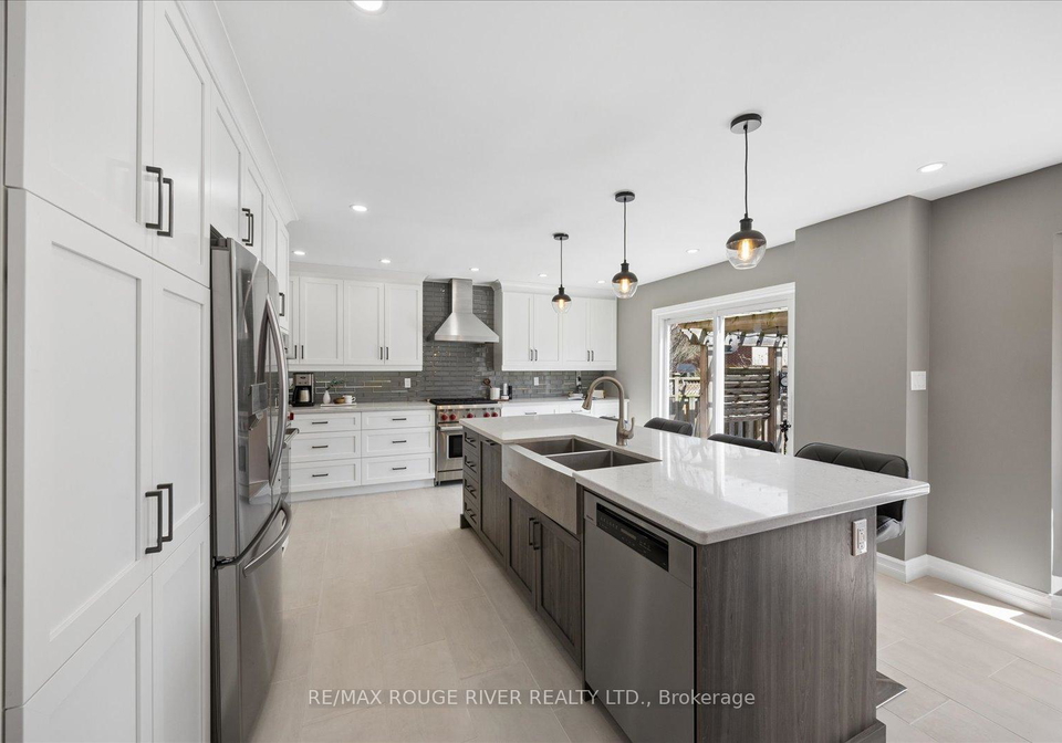 1014-redbird-crescent-pickering-ontario-e13082688