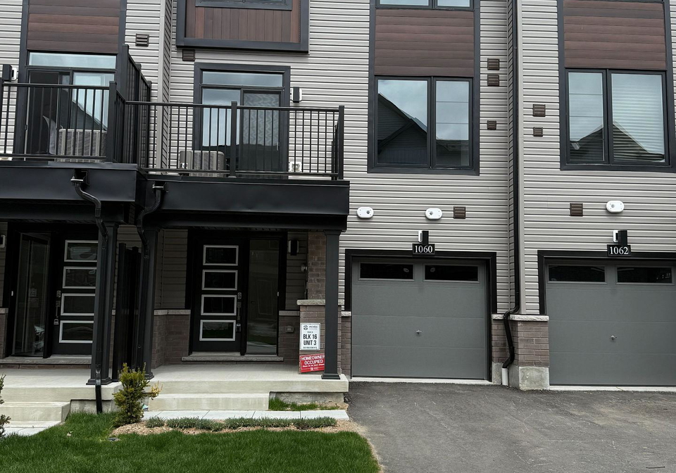 1060-honeycomb-path-oshawa-ontario-e13086078