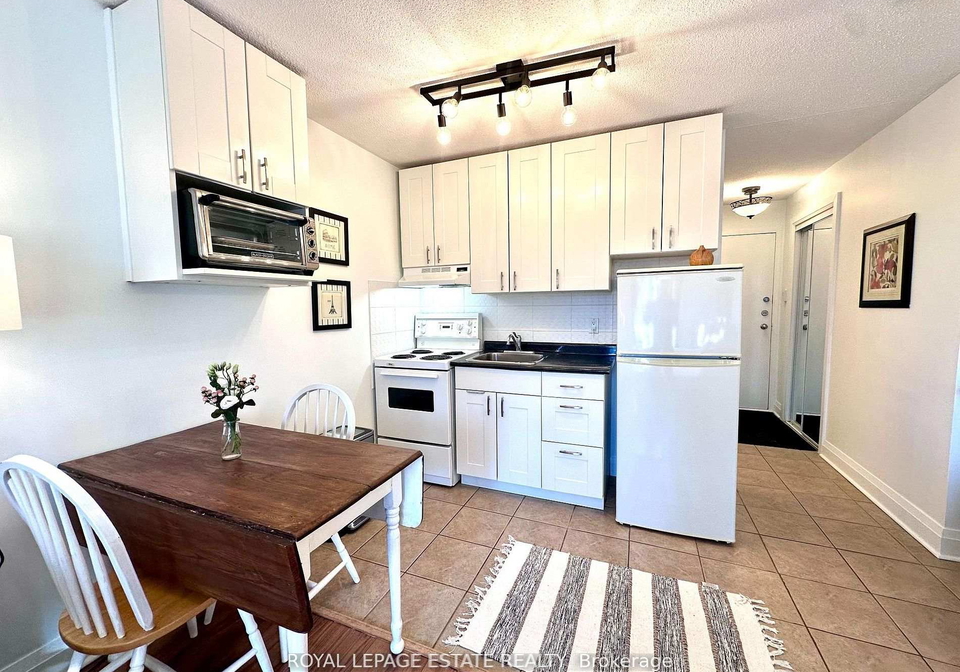 123-woodbine-avenue-toronto-ontario-e13088406