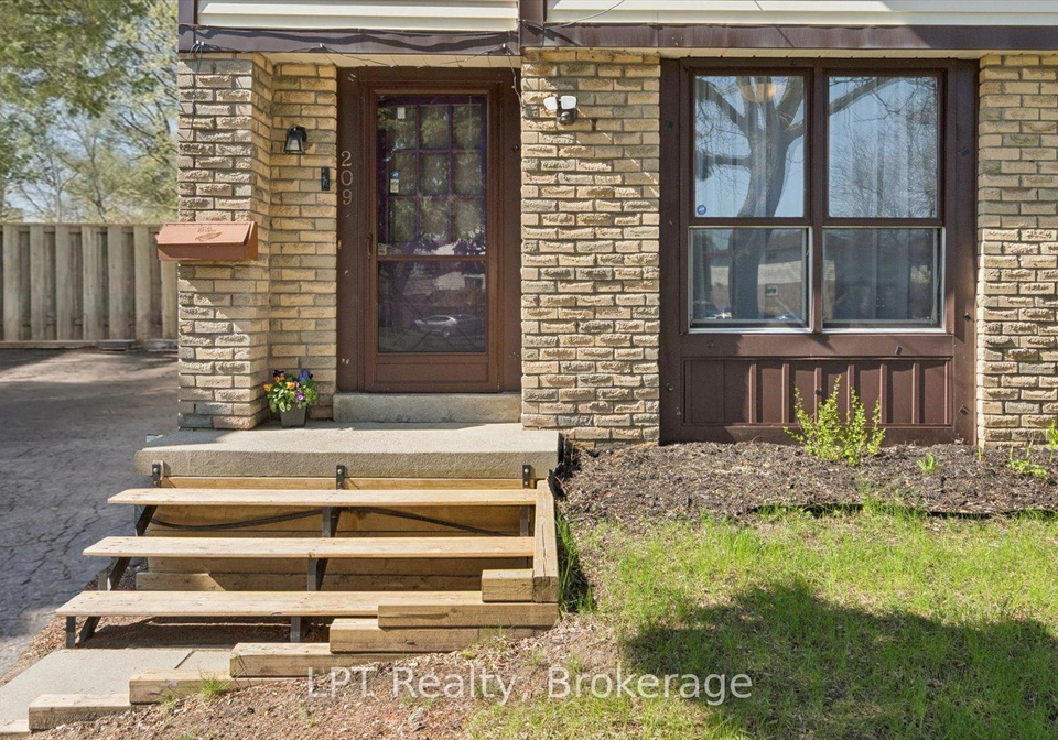 209-northminster-court-oshawa-ontario-e13089026