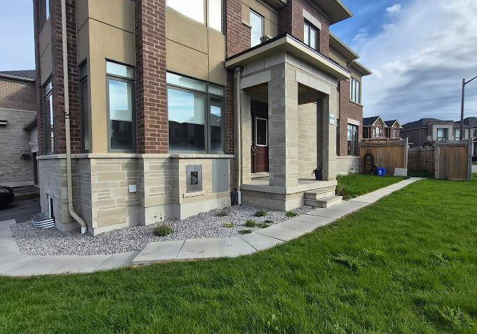 1-hahn-street-whitby-ontario-e13092298
