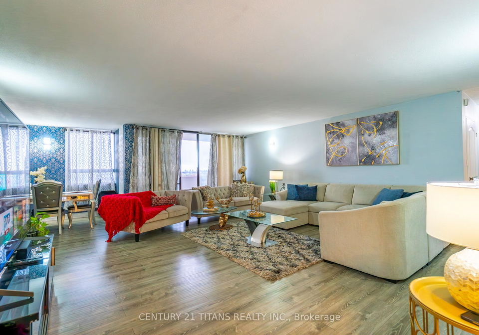 3-massey-square-east-york-ontario-e13097288