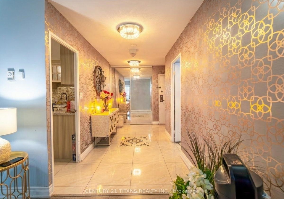 3-massey-square-east-york-ontario-e13097288