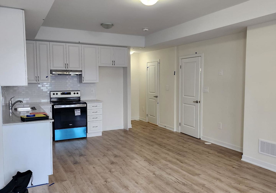 755-omega-drive-pickering-ontario-e13097652