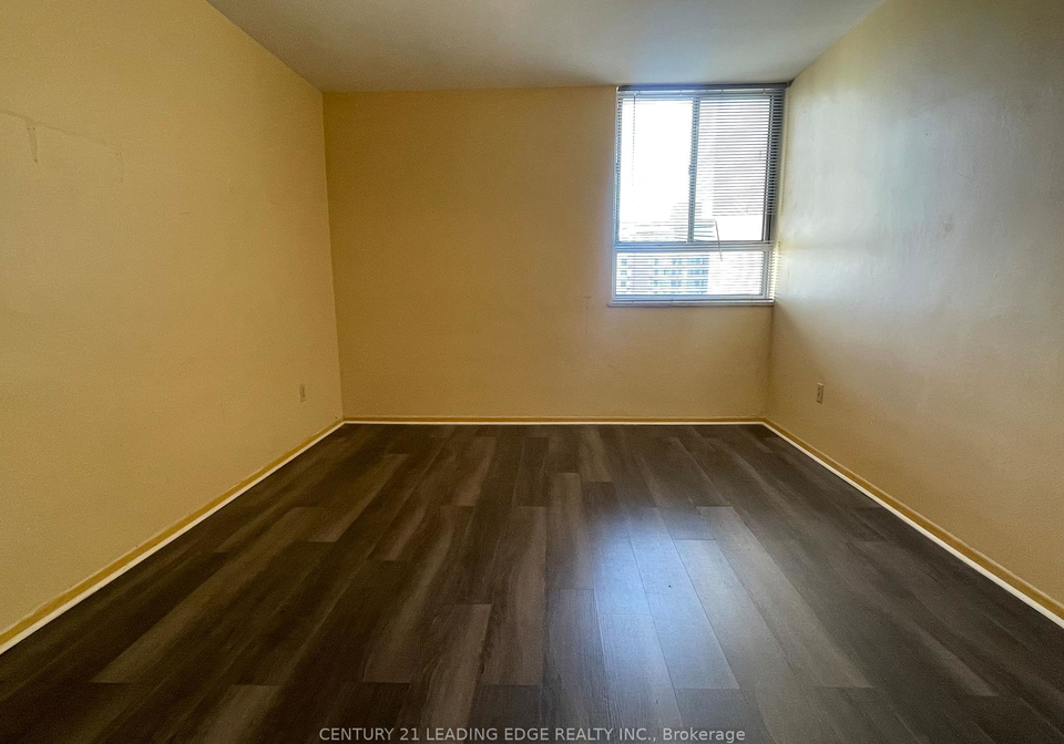 5-massey-square-east-york-ontario-e13097890