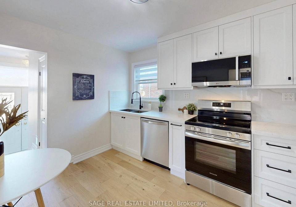 8-lombardy-crescent-scarborough-ontario-e13098966