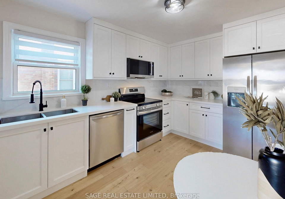8-lombardy-crescent-scarborough-ontario-e13098966