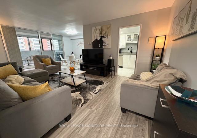 5-massey-square-east-york-ontario-e13100980