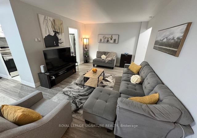 5-massey-square-east-york-ontario-e13100980