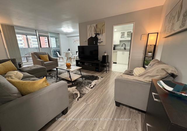 5-massey-square-east-york-ontario-e13100980