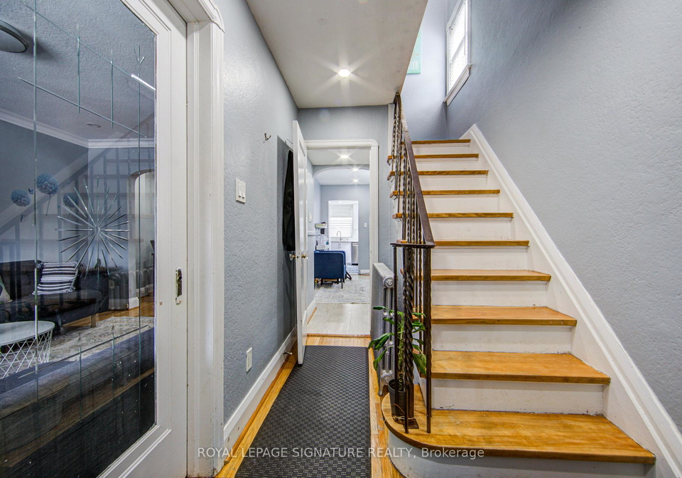 6-cosburn-avenue-east-york-ontario-e13102184