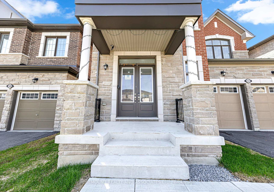 1423-swallowtail-lane-pickering-ontario-e13103714