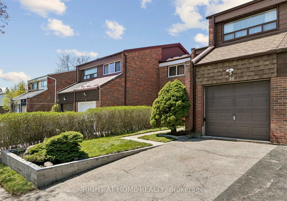 10-sachems-place-scarborough-ontario-e13104758