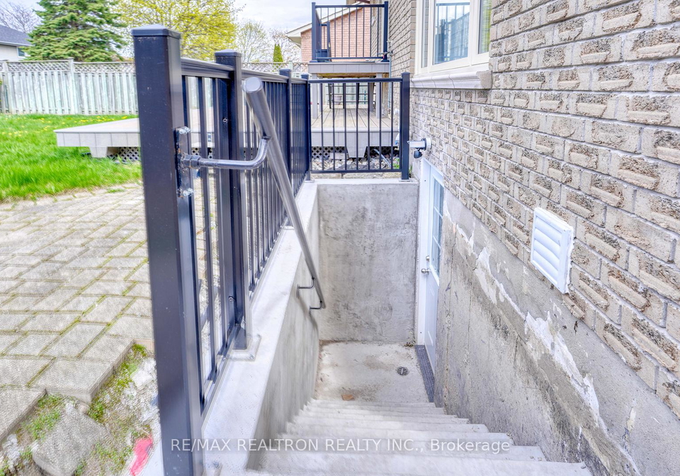 785-sundance-circle-oshawa-ontario-e13106492