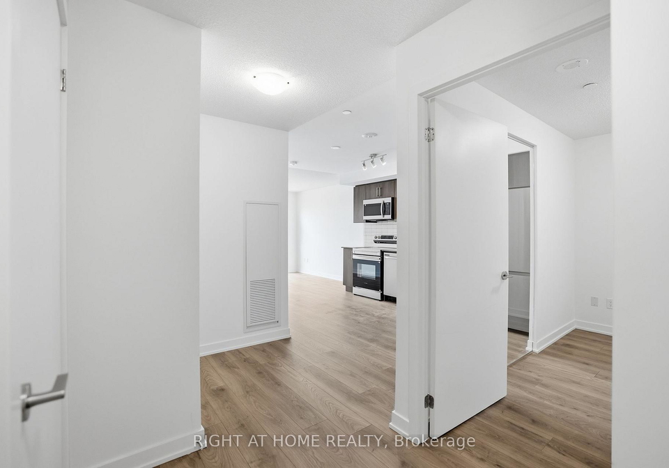 1010-sandy-beach-road-pickering-ontario-e13107624
