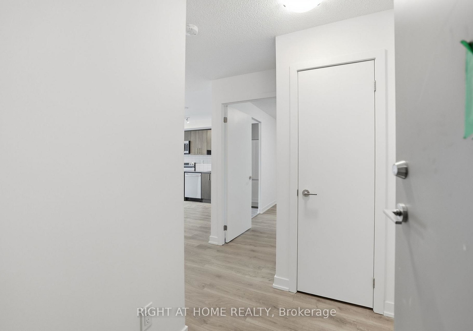1010-sandy-beach-road-pickering-ontario-e13107624