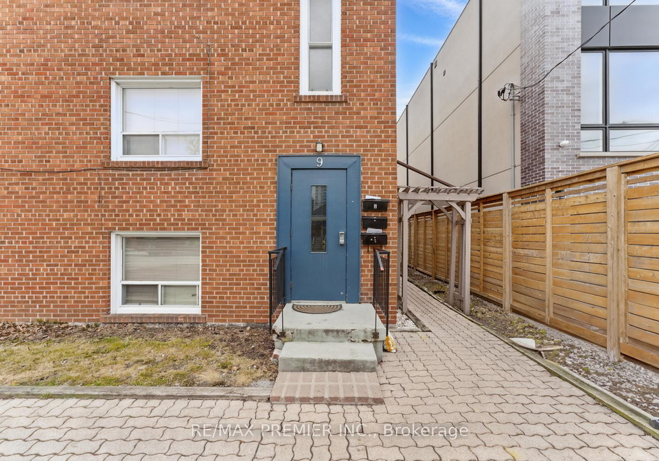 9-bracebridge-avenue-east-york-ontario-e13108602