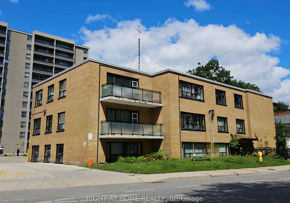 20-cosburn-avenue-east-york-ontario-e13109140
