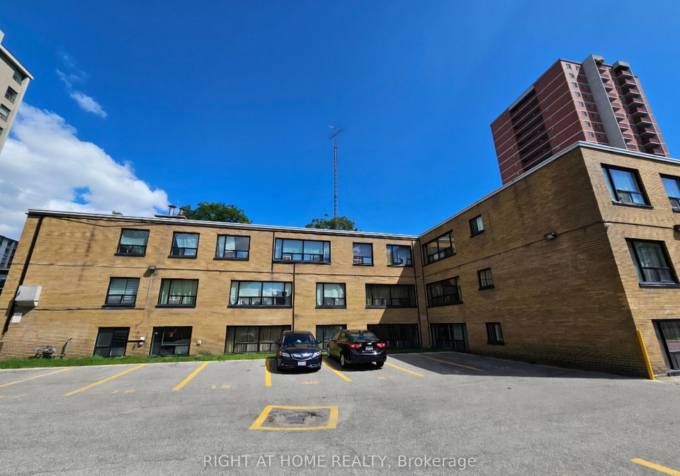 20-cosburn-avenue-east-york-ontario-e13109140