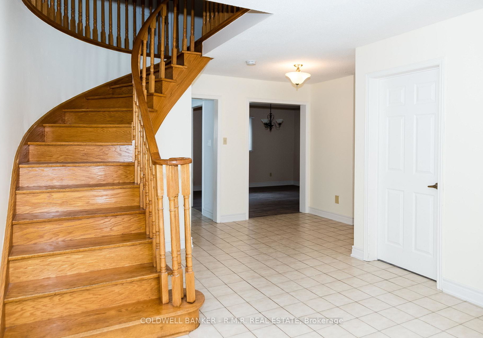 11-foster-crescent-whitby-ontario-e13109314