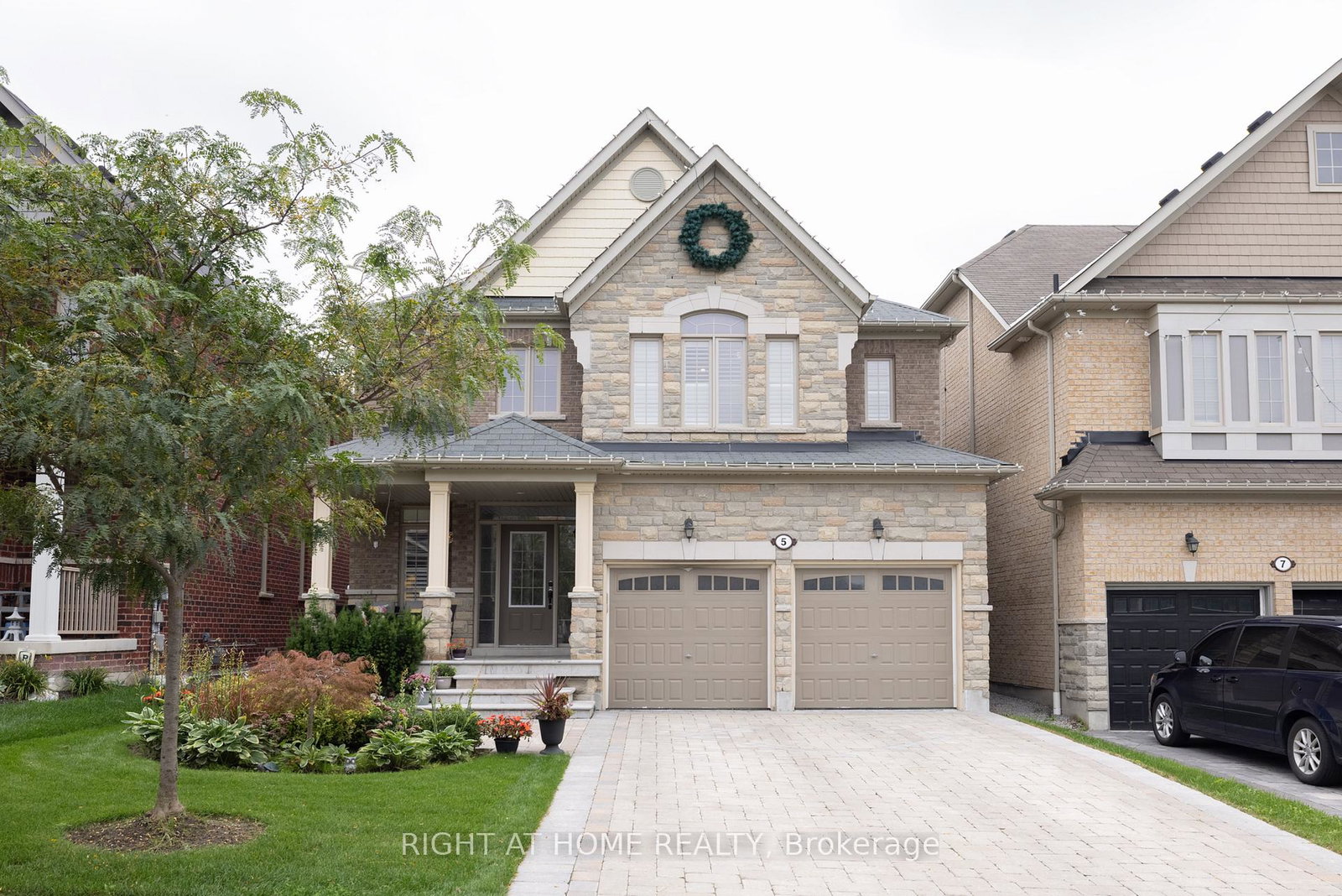 5-chant-crescent-ajax-ontario-e13109342