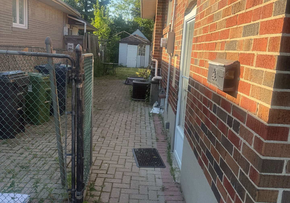 62-lombardy-crescent-scarborough-ontario-e13110616