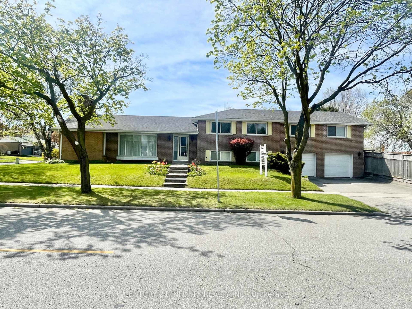 1-goodland-gate-scarborough-ontario-e13110750
