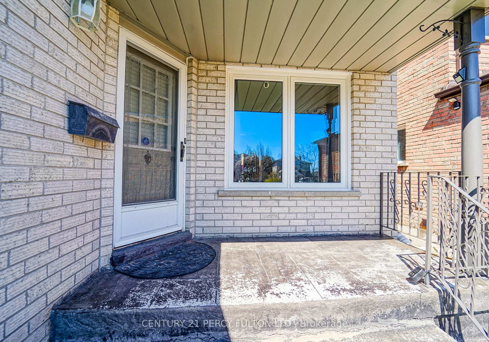 1525-sturgeon-court-pickering-ontario-e13111464