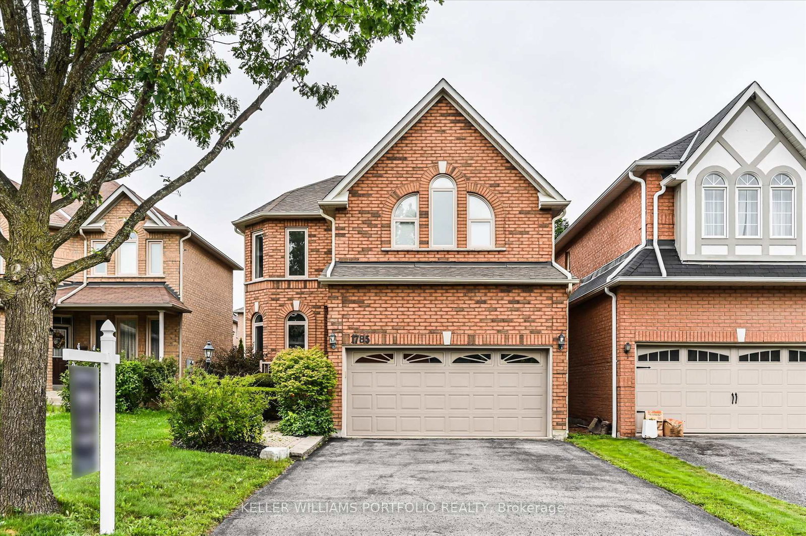 1785-autumn-crescent-pickering-ontario-e13115370