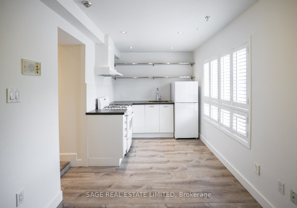 8-brookmount-road-toronto-ontario-e13116644