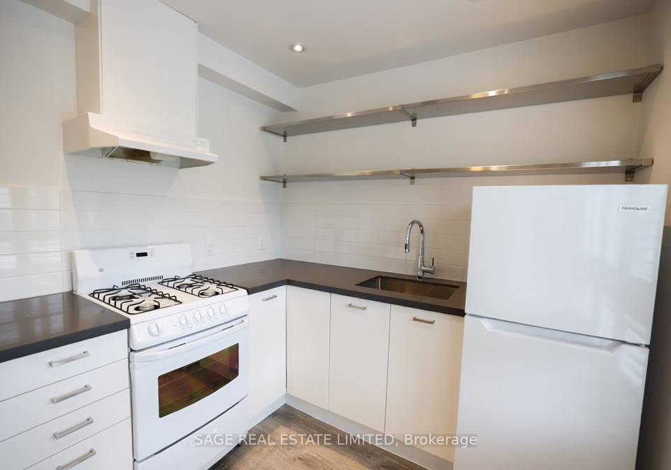 8-brookmount-road-toronto-ontario-e13116644