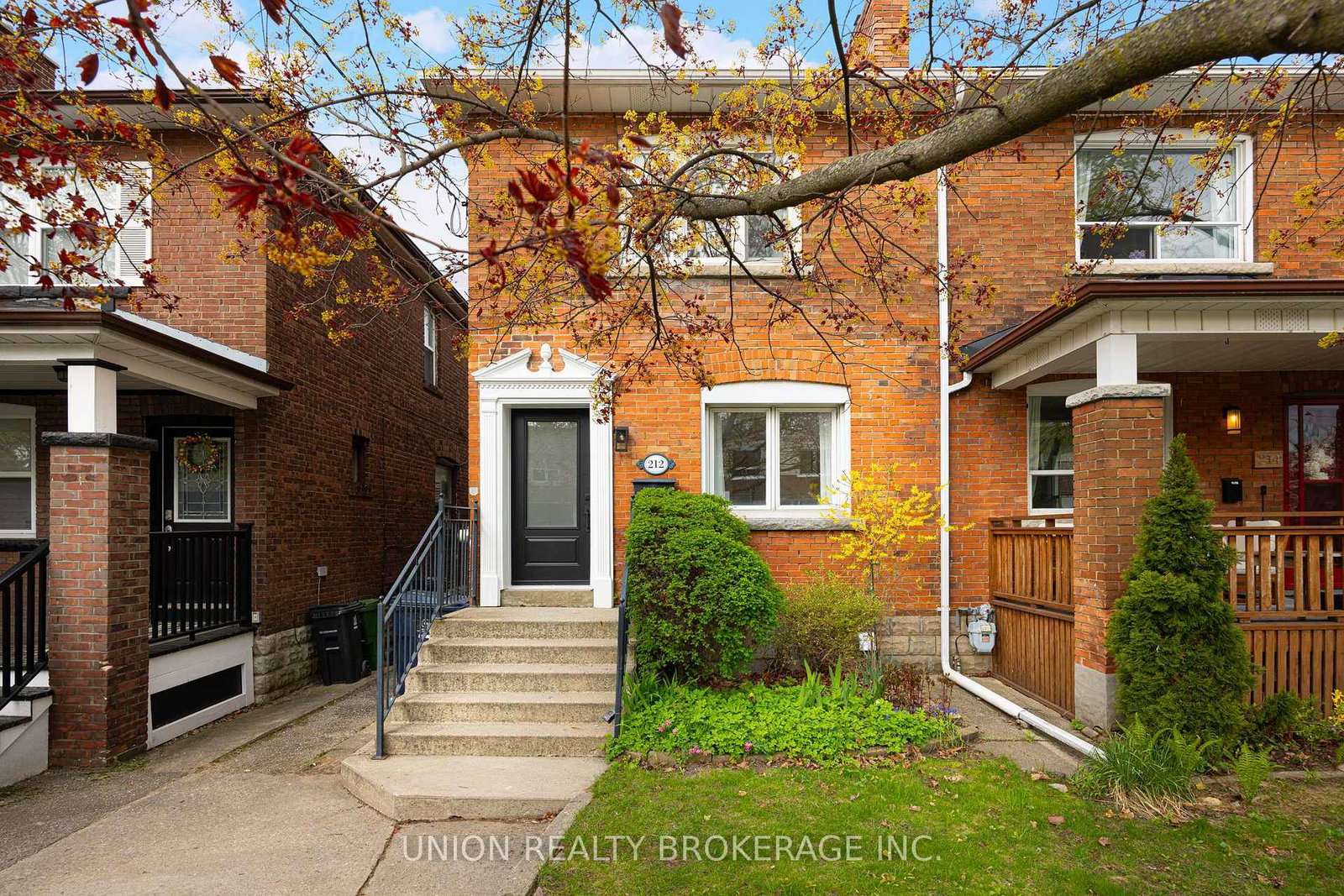 212-dewhurst-boulevard-east-york-ontario-e13117284