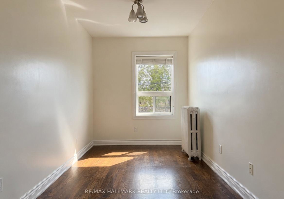 2038-danforth-avenue-east-york-ontario-e13118096