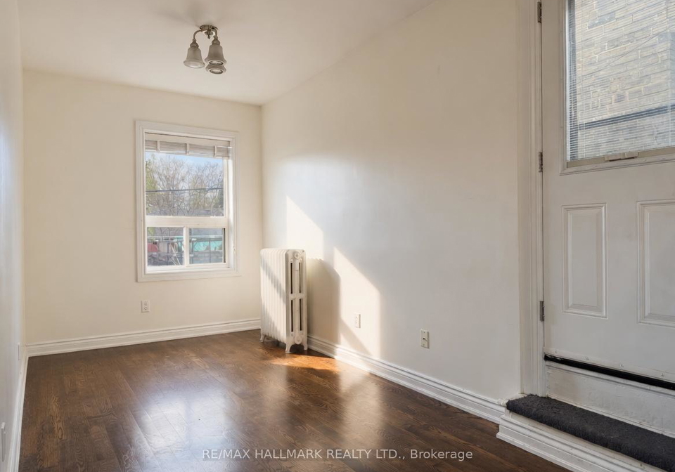 2038-danforth-avenue-east-york-ontario-e13118096