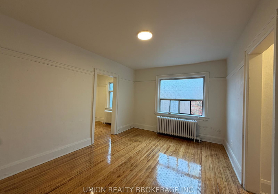 2451-queen-street-e-toronto-ontario-e13118548