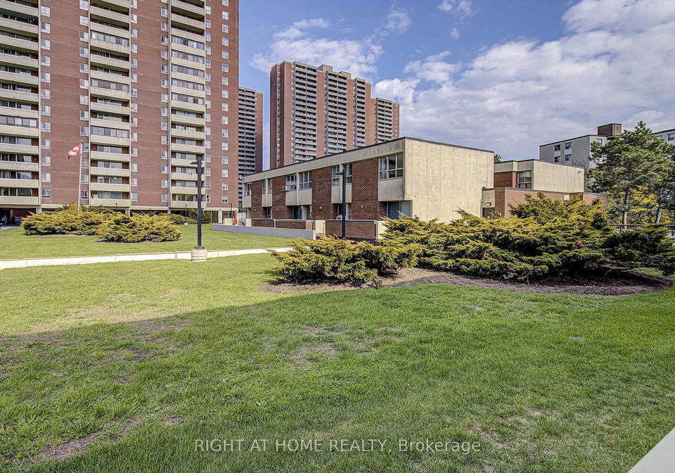 8-crescent-town-road-east-york-ontario-e13119648