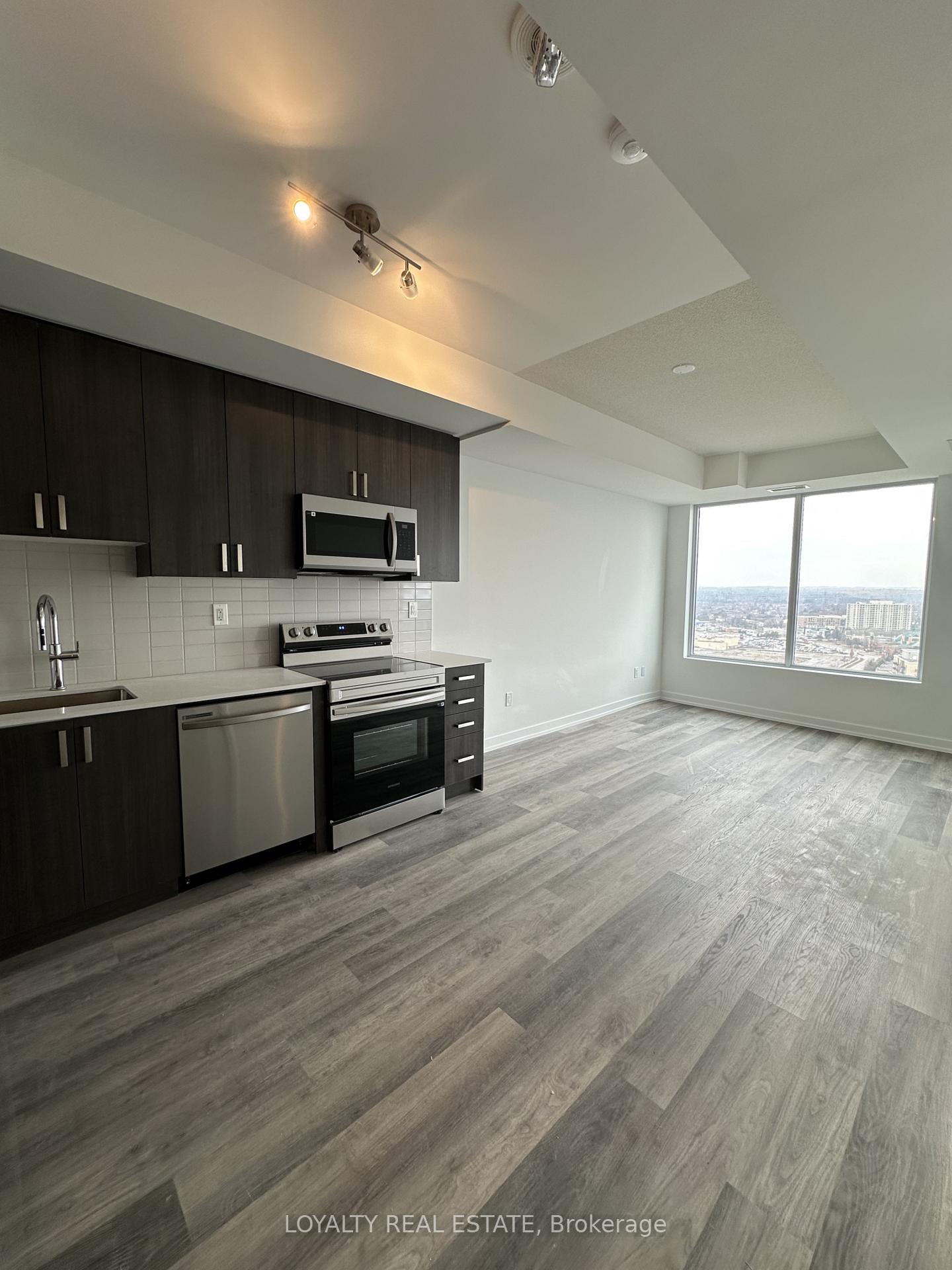 1435-celebration-drive-pickering-ontario-e13120002