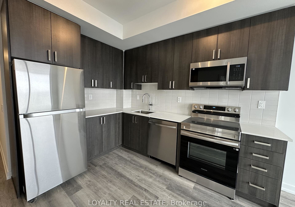 1435-celebration-drive-pickering-ontario-e13120002