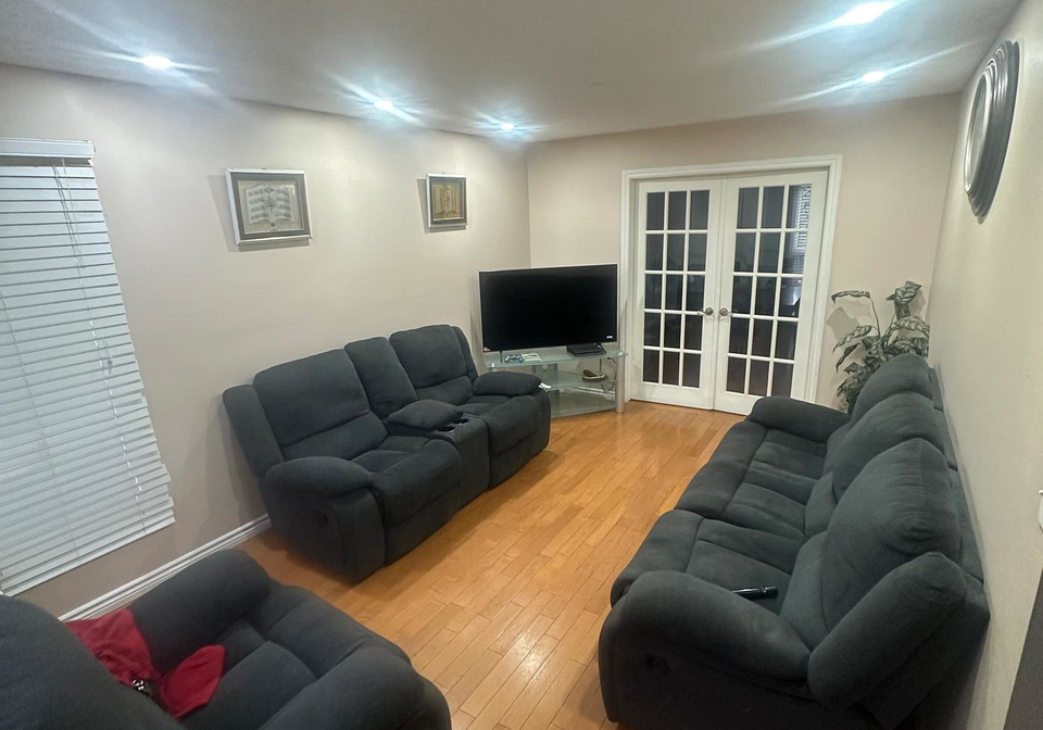 37-willcocks-crescent-n-ajax-ontario-e13120284
