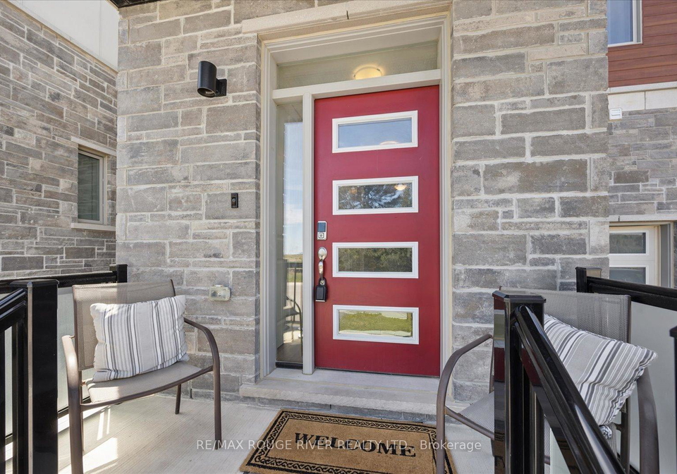 3058-sideline-16-pickering-ontario-e13121396