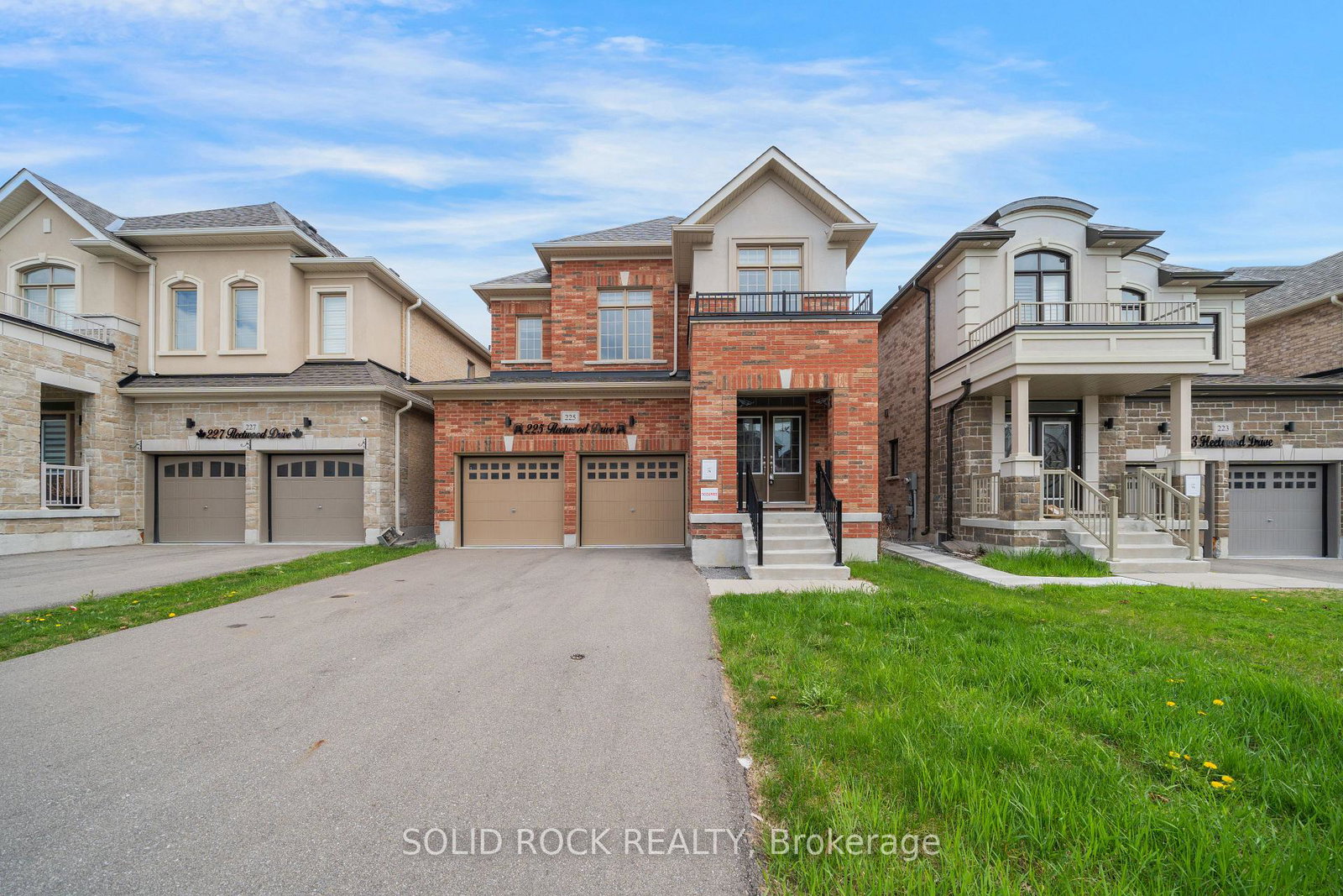 225-fleetwood-drive-oshawa-ontario-e13121672
